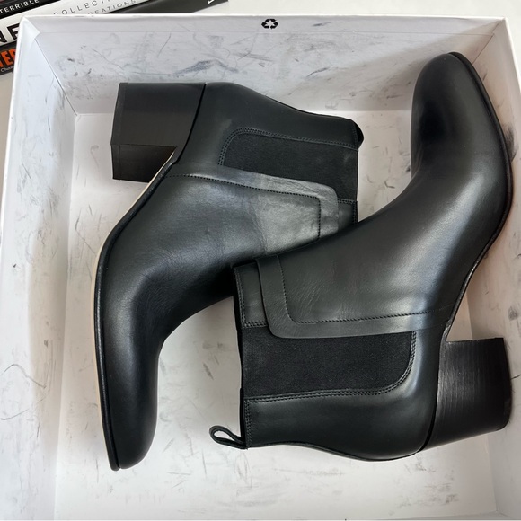 NEW VINCE Boots Hallie Leather Ankle Chelsea Bootie - Picture 15 of 16